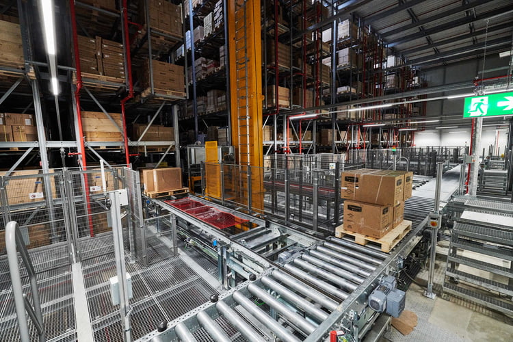 The new shipping center is up and running! The new shipping center is up and running!