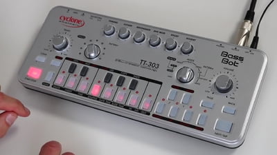 Cyclone Analogic Tt 303 Bass Bot V2 Thomann Uk