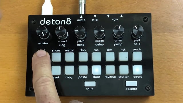 Twisted Electrons Deton 8 ドラムマシン