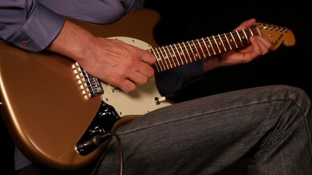 Fender mustang deals firemist gold